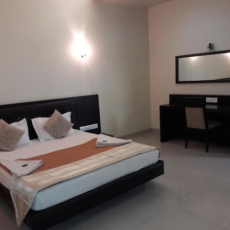 Hotel Western Inn Vasai Exterior photo