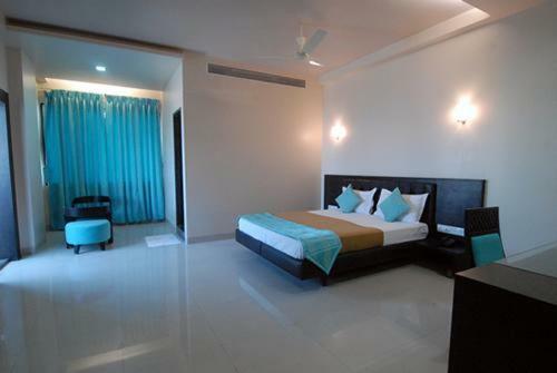 Hotel Western Inn Vasai Exterior photo